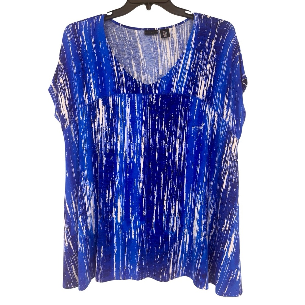 NWOT! Willi Smith blue and white pattern, v-neck short sleeve swing top